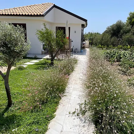 Nella Valle Dei Templi E Al Mare Villaggio Mose (Sicily)